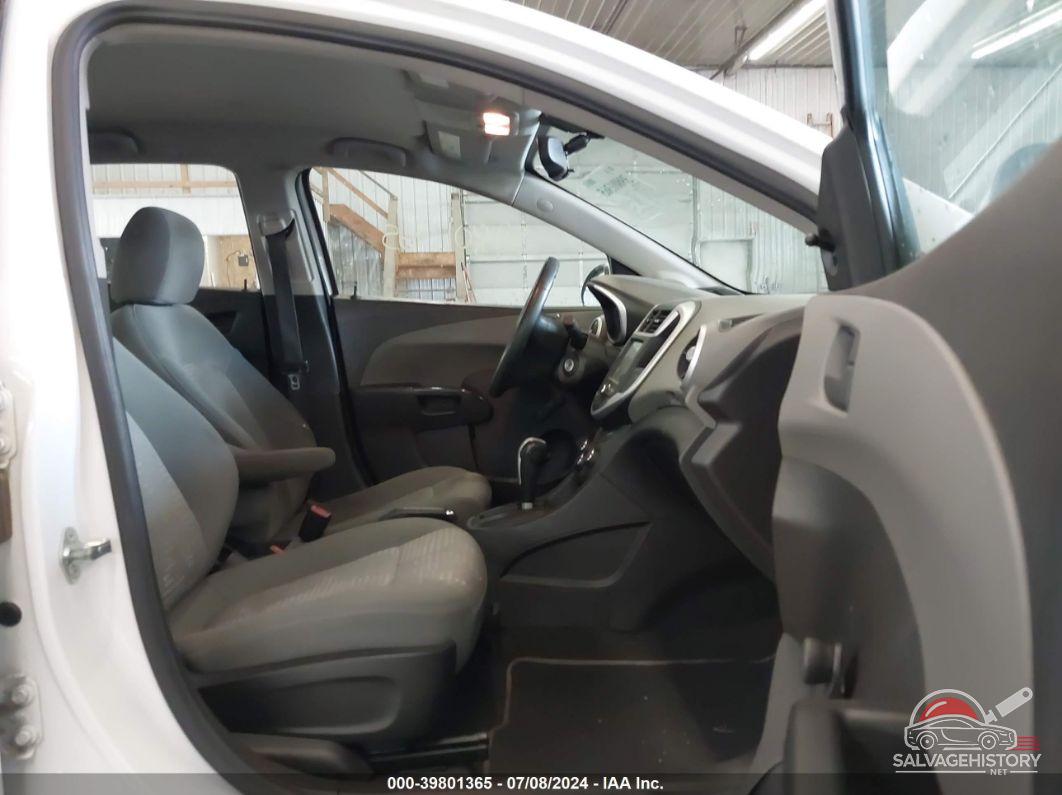 1G1JG6SH5H4134165 2017 CHEVROLET SONIC photo no. 5