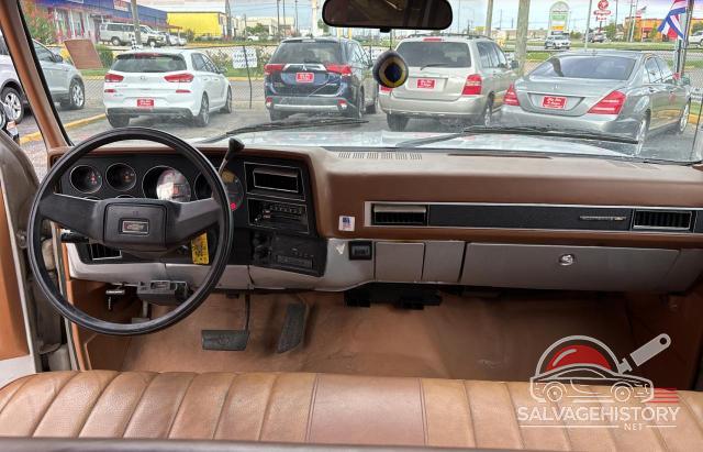 1GNER16K2KF155893 1989 CHEVROLET SUBURBAN photo no. 9