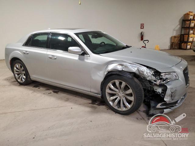 2C3CCAAG2KH589996 2019 CHRYSLER 200 SEDAN photo no. 4