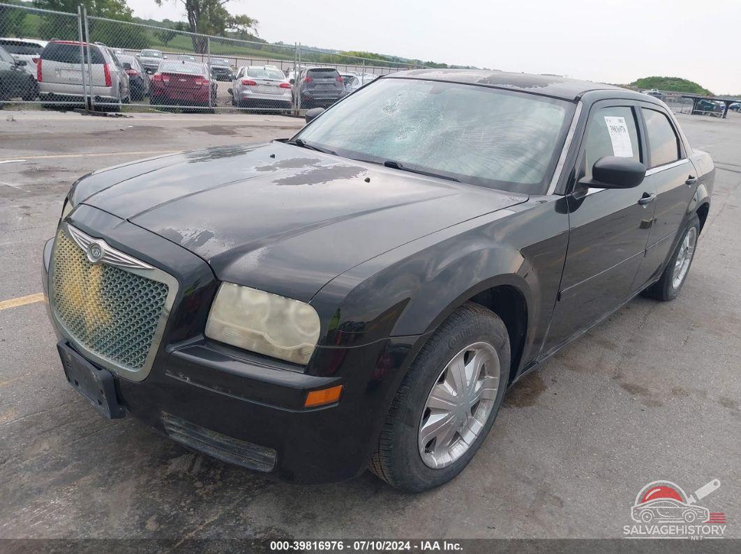 2C3AA43RX5H635396 2005 CHRYSLER 300 photo no. 2