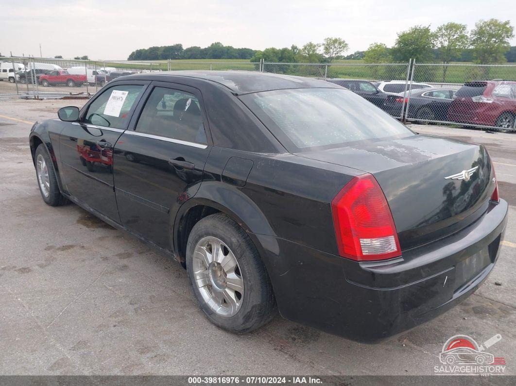 2C3AA43RX5H635396 2005 CHRYSLER 300 photo no. 3