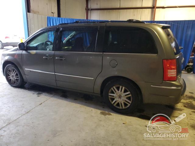 2A4RR5DX3AR286154 2010 CHRYSLER MINIVAN photo no. 2