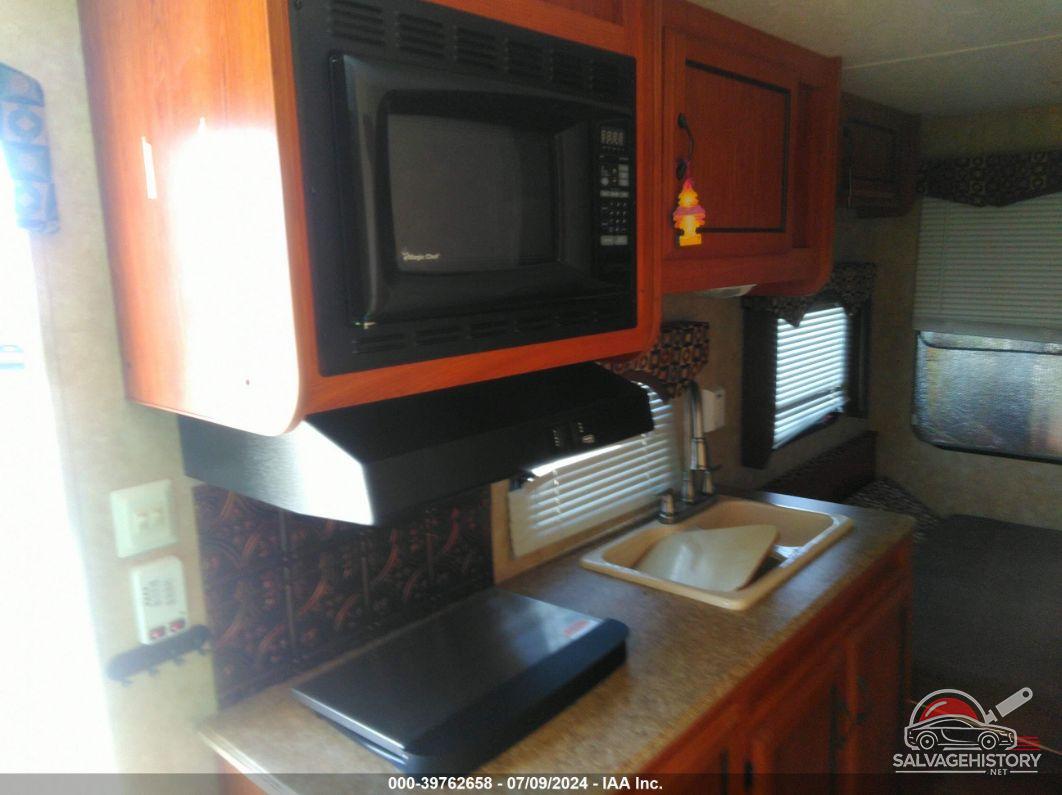 5ZT2CAJB0AA007367 2010 COACHMEN CATALINA 20RD photo no. 8