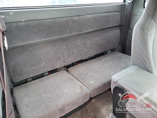 1B7GL22X2YS740483 2000 DODGE All Models photo no. 10