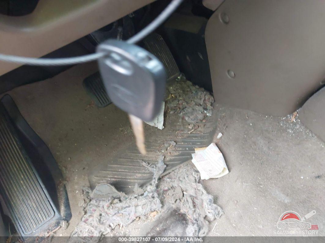 1FMCU04191KA64236 2001 FORD ESCAPE photo no. 11