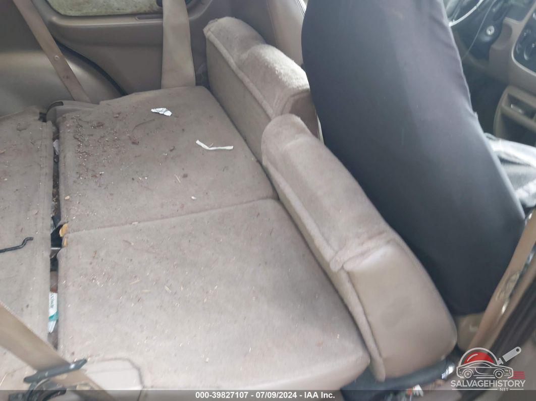 1FMCU04191KA64236 2001 FORD ESCAPE photo no. 8