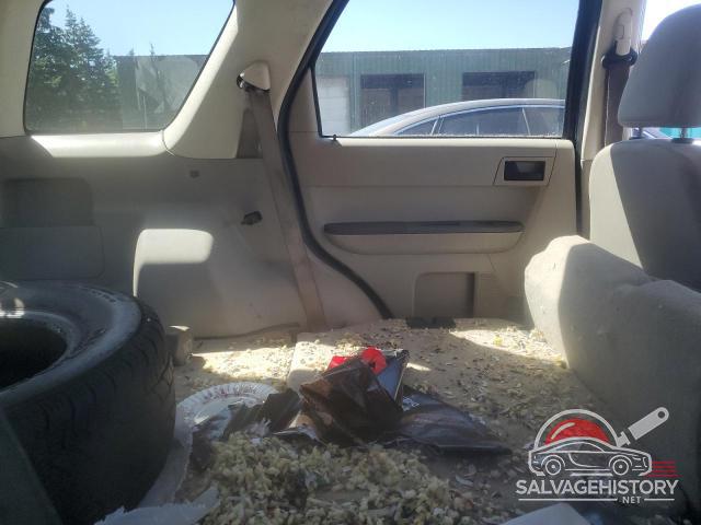 1FMCU03128KD85983 2008 FORD ESCAPE photo no. 11