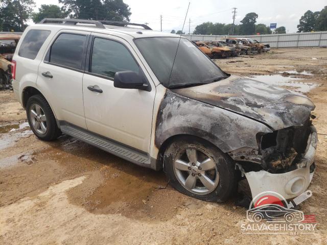 1FMCU0D77BKB24049 2011 FORD ESCAPE photo no. 4
