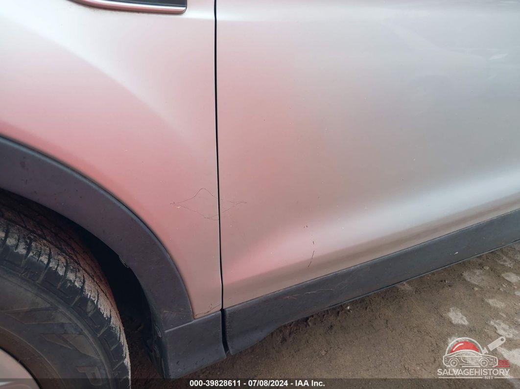 1FMCU0F75HUC10325 2017 FORD ESCAPE photo no. 6