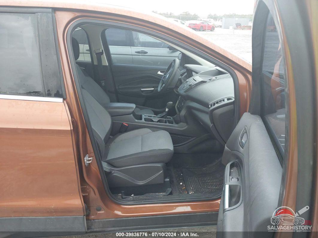 1FMCU0GD1HUA36340 2017 FORD ESCAPE photo no. 5