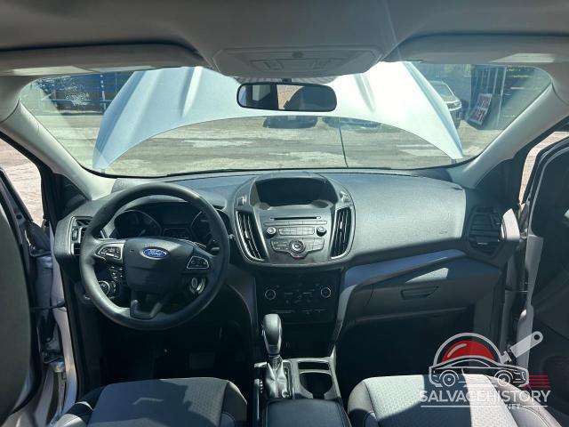 1FMCU0GD8JUB15588 2018 FORD ESCAPE photo no. 9