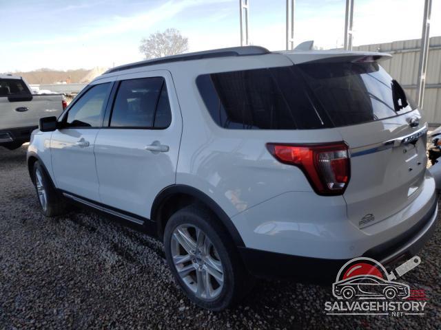 1FM5K8D83GGC21863 2016 FORD EXPLORER photo no. 2