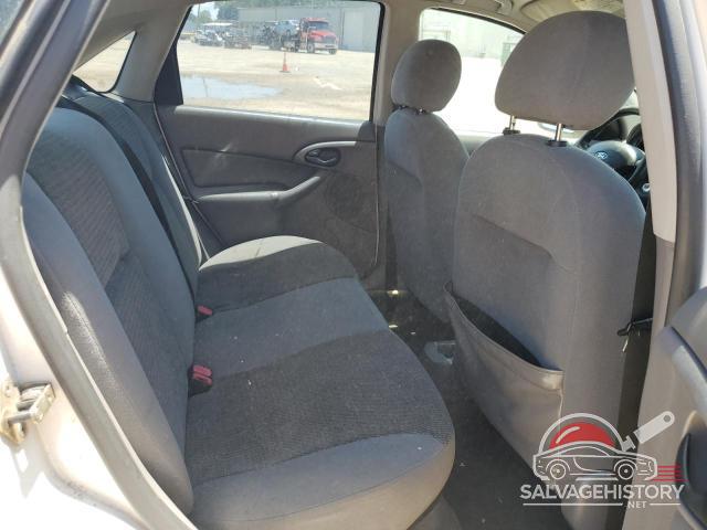 1FAFP33PX4W130067 2004 FORD FOCUS photo no. 10