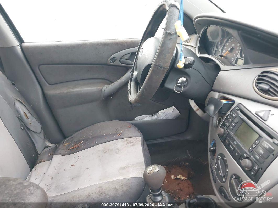 1FAFP38Z54W130147 2004 FORD FOCUS photo no. 11