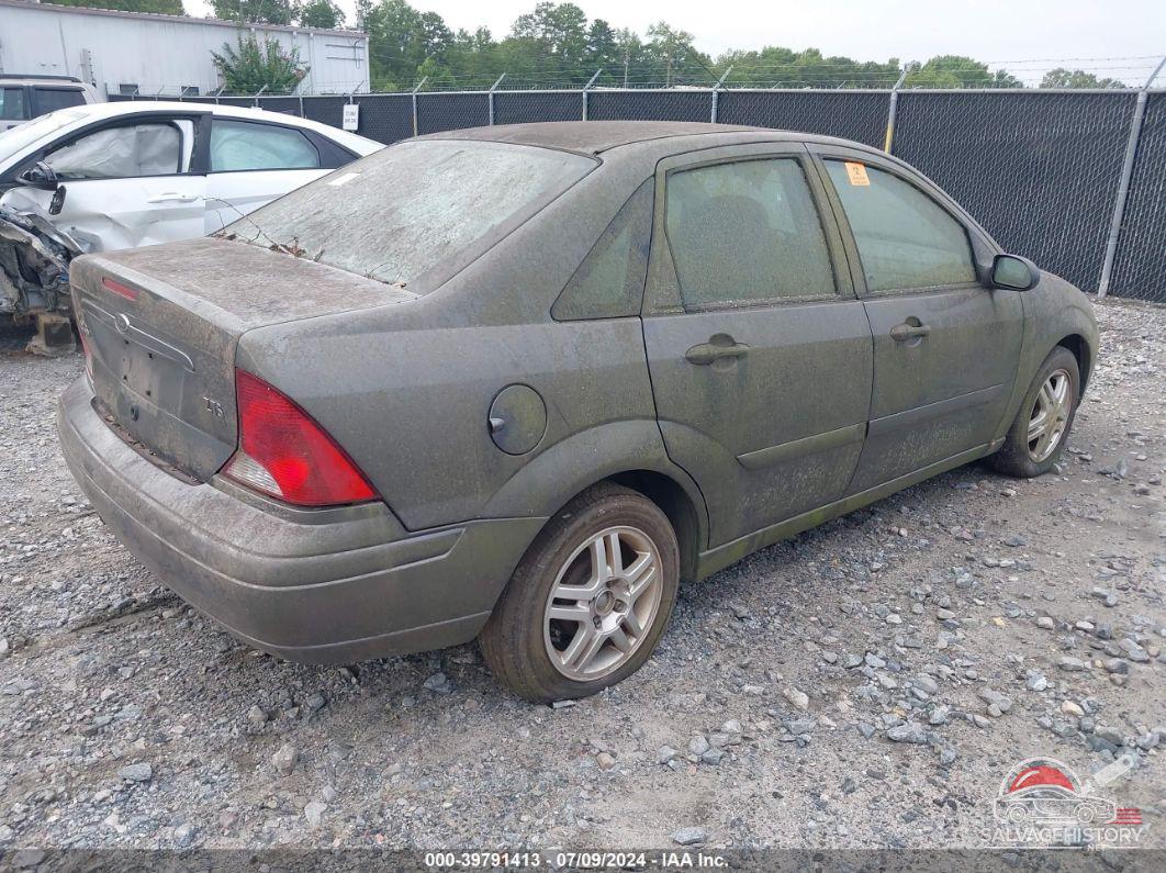 1FAFP38Z54W130147 2004 FORD FOCUS photo no. 4