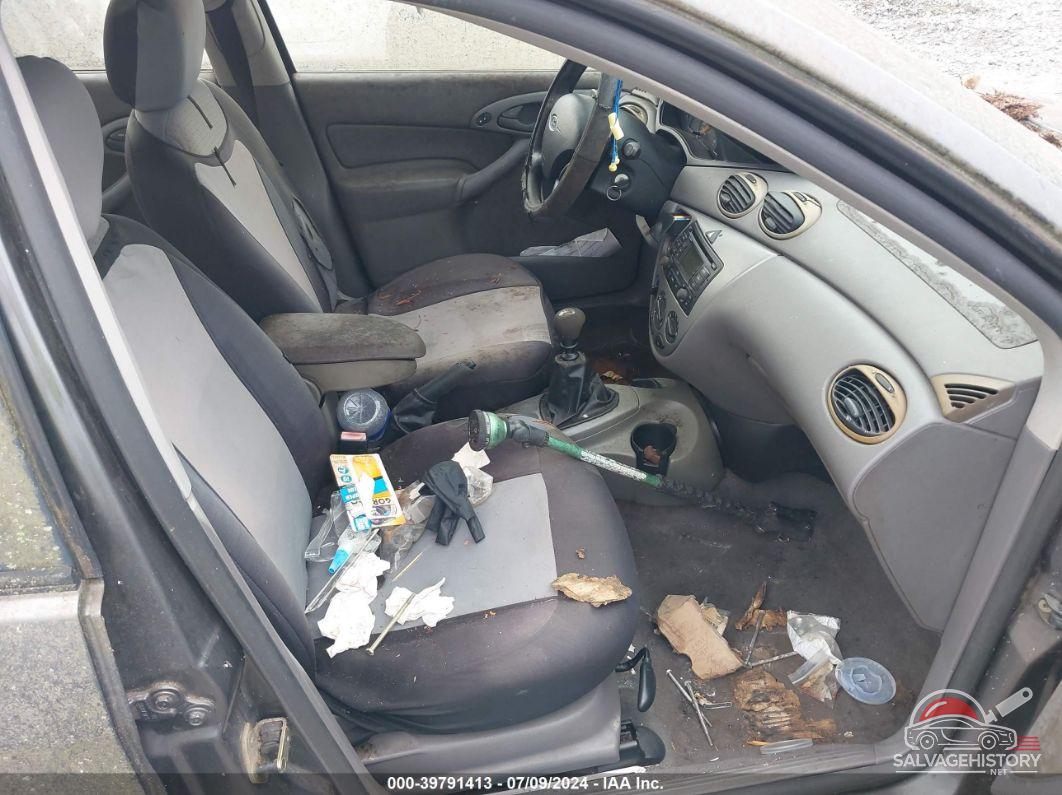 1FAFP38Z54W130147 2004 FORD FOCUS photo no. 5