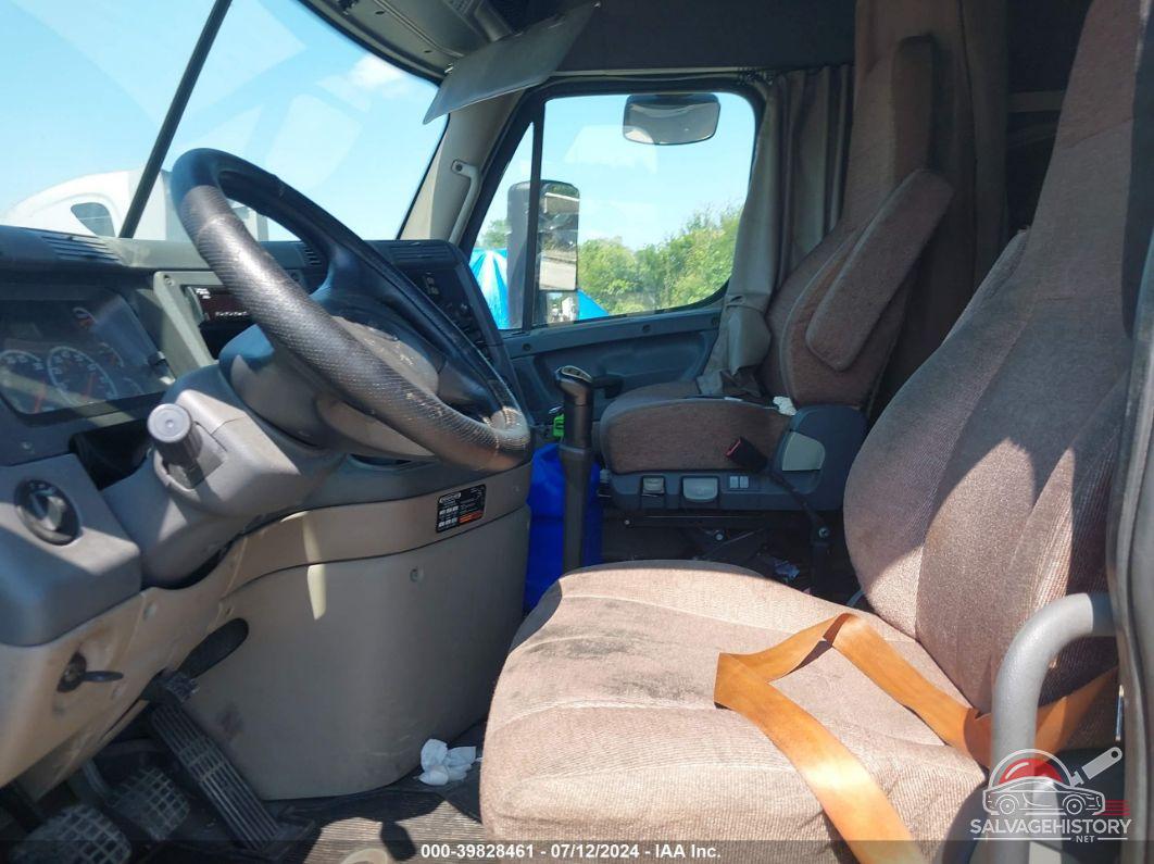 3AKJGLD55FSBT5568 2015 FREIGHTLINER CASCADIA 125 photo no. 7