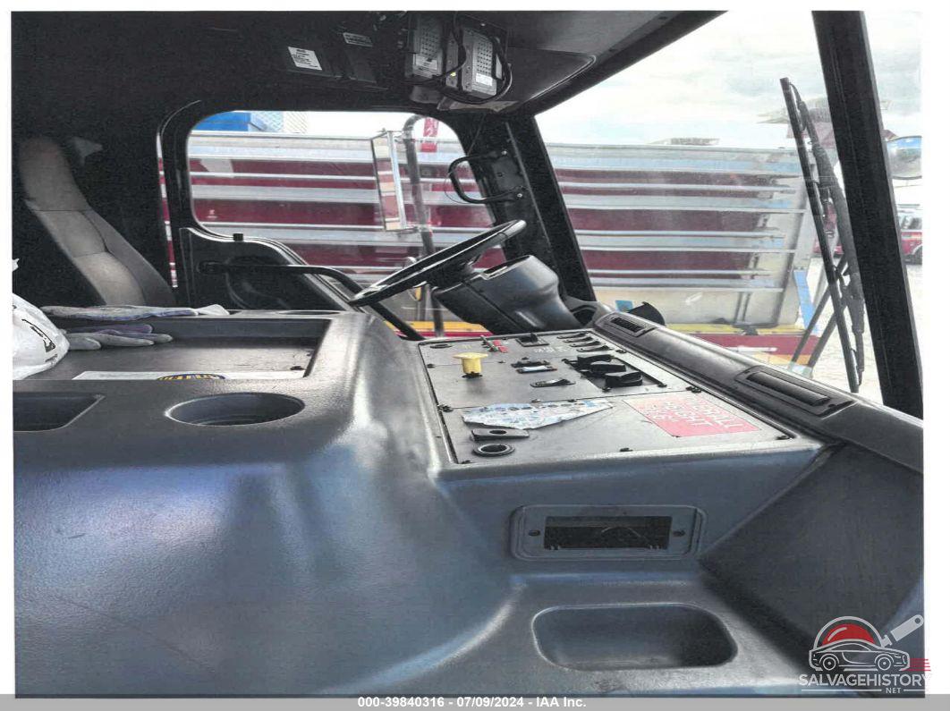 1FVHCFAK63RL73870 2003 FREIGHTLINER COE photo no. 9