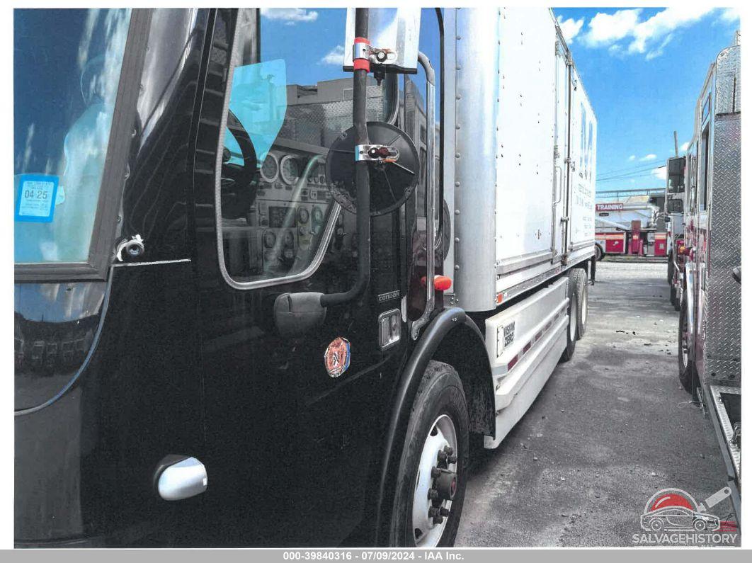 1FVHCFAK63RL73870 2003 FREIGHTLINER COE photo no. 2