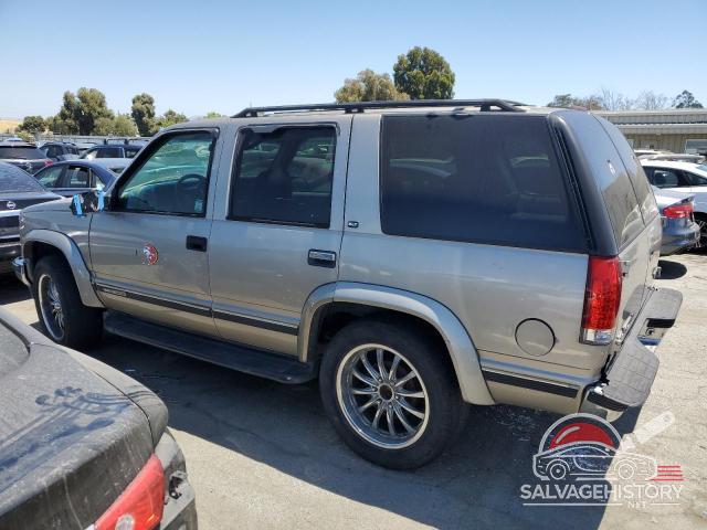 1GKEK13R1XJ700635 1999 GMC YUKON photo no. 2