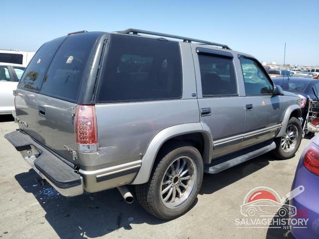 1GKEK13R1XJ700635 1999 GMC YUKON photo no. 3