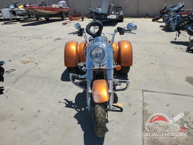 1HD1MCM13FB862704 2015 HARLEY-DAVIDSON FL photo no. 2