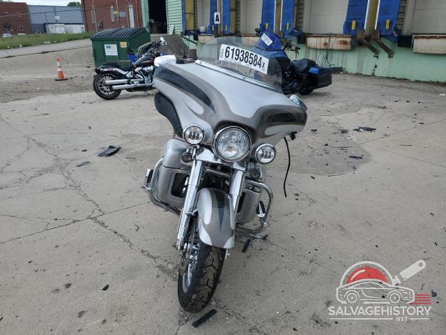 1HD1PR817DB958580 2013 HARLEY-DAVIDSON FLHTCUSE C photo no. 2