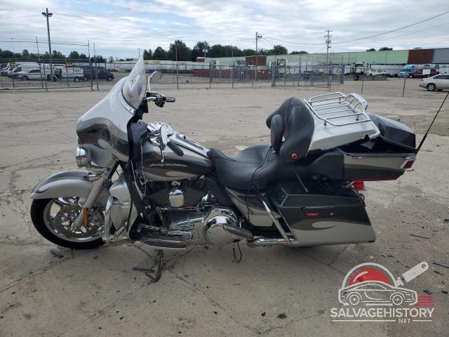 1HD1PR817DB958580 2013 HARLEY-DAVIDSON FLHTCUSE C photo no. 3