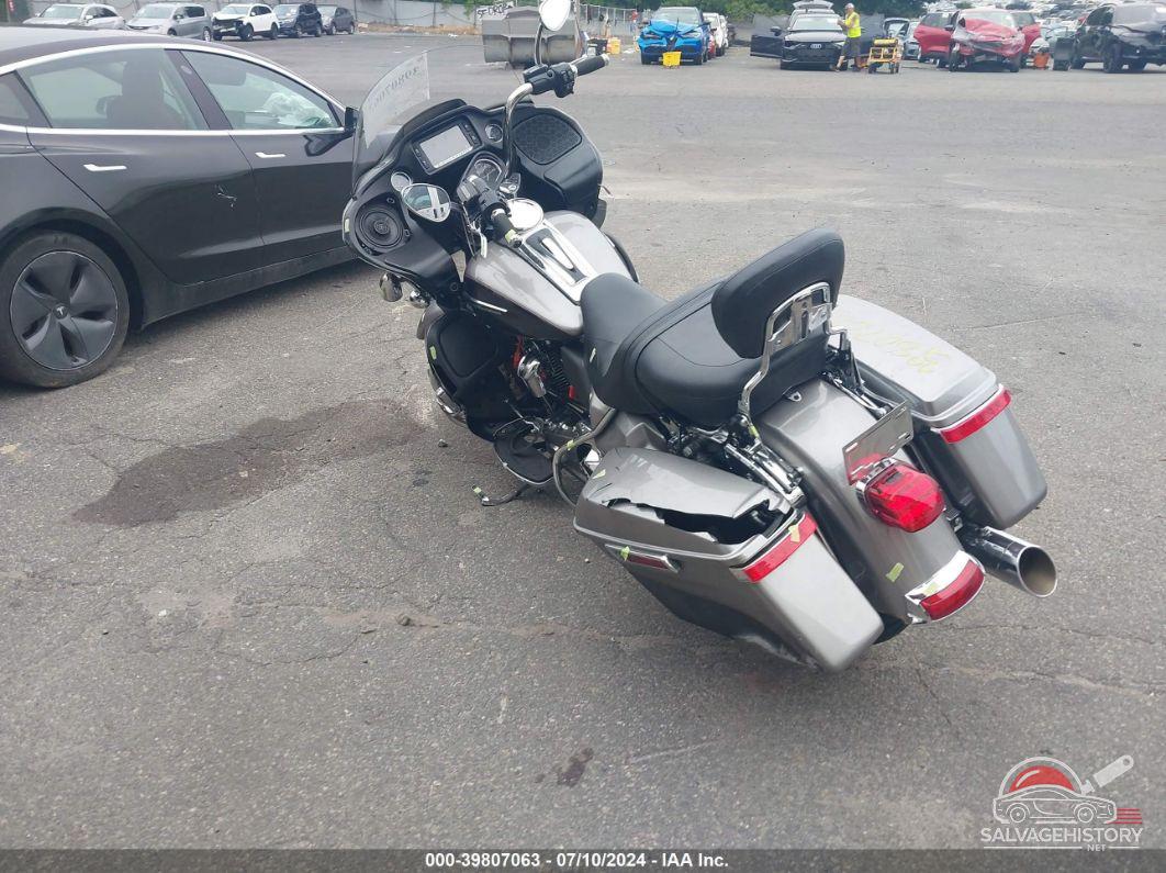 1HD1KGD16HB628752 2017 HARLEY-DAVIDSON FLTRU photo no. 3
