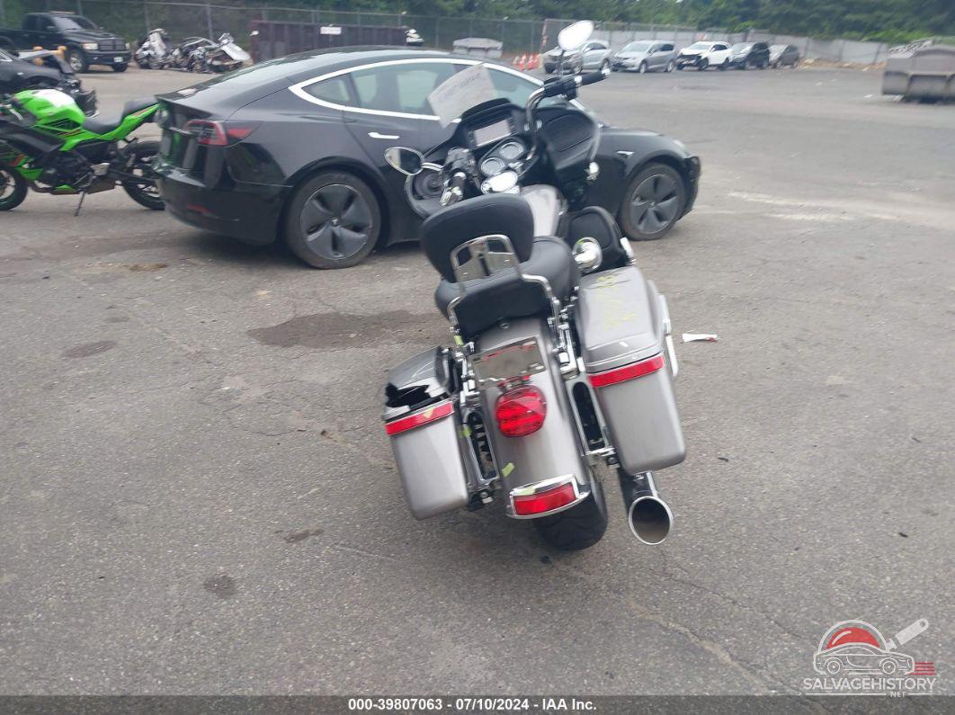 1HD1KGD16HB628752 2017 HARLEY-DAVIDSON FLTRU photo no. 6