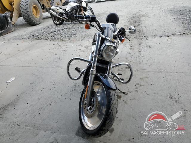 1HD1HBZ194K806853 2004 HARLEY-DAVIDSON VRS photo no. 2