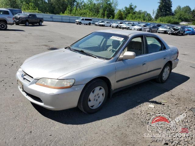 1HGCG1643XA063608 1999 HONDA ACCORD photo no. 3