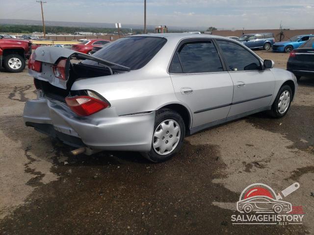 1HGCG5648XA138066 1999 HONDA ACCORD photo no. 3
