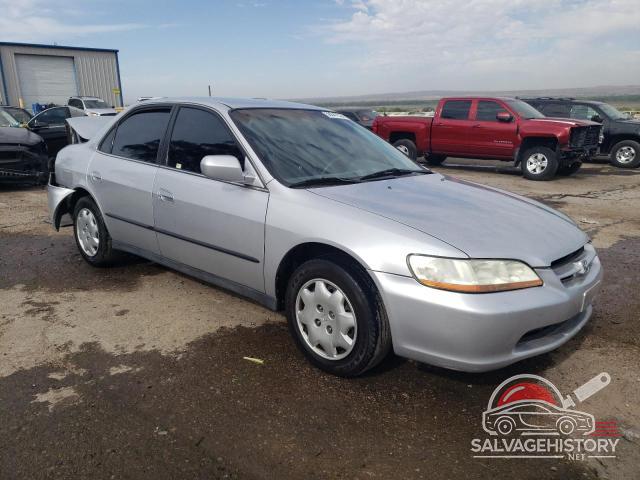 1HGCG5648XA138066 1999 HONDA ACCORD photo no. 4