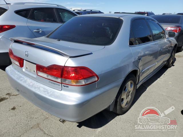 1HGCG16522A062354 2002 HONDA ACCORD photo no. 3