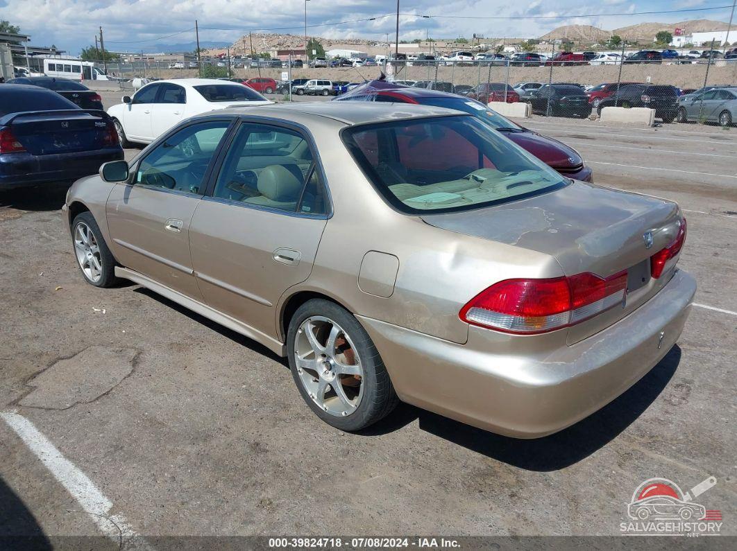1HGCG566X2A120257 2002 HONDA ACCORD photo no. 3
