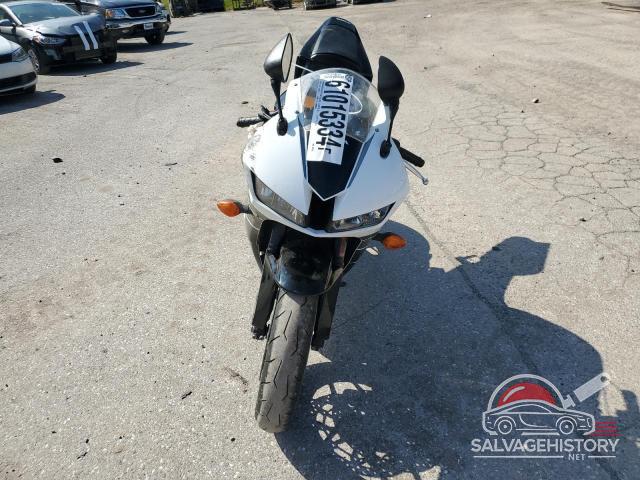 JH2PC40J7GK200403 2016 HONDA CBR CYCLE photo no. 2