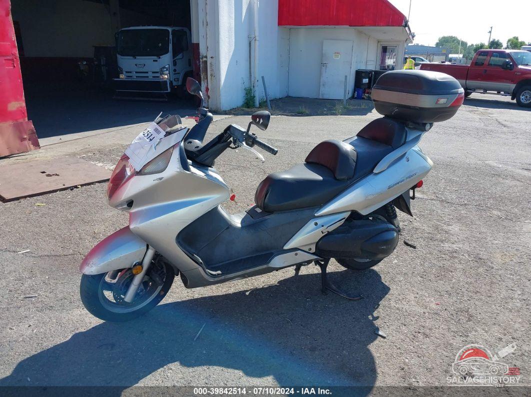 JH2PF01144K200028 2004 HONDA FSC600 photo no. 2