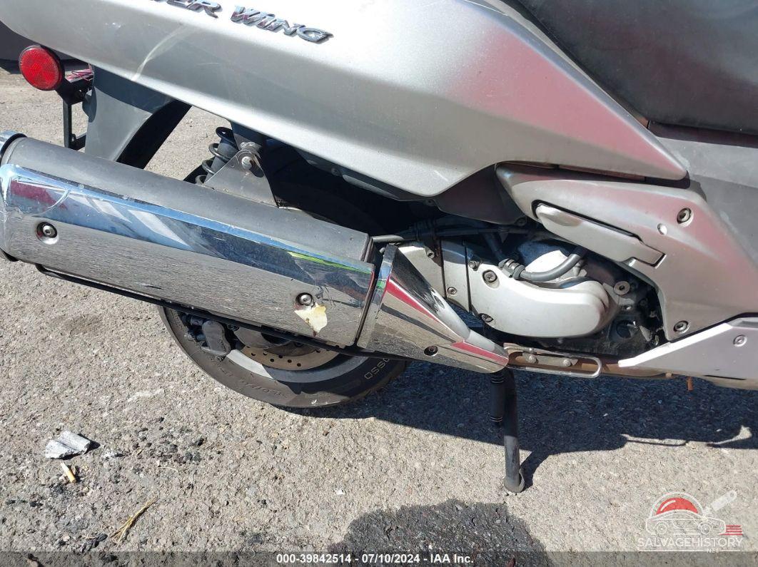 JH2PF01144K200028 2004 HONDA FSC600 photo no. 8