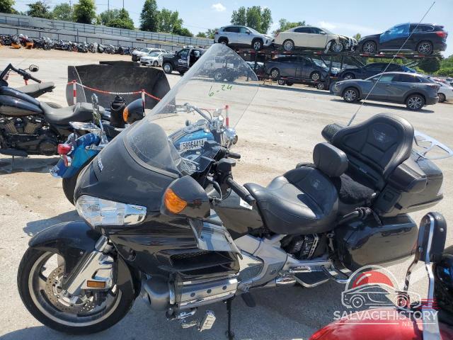 1HFSC47H6AA903645 2010 HONDA GL CYCLE photo no. 3