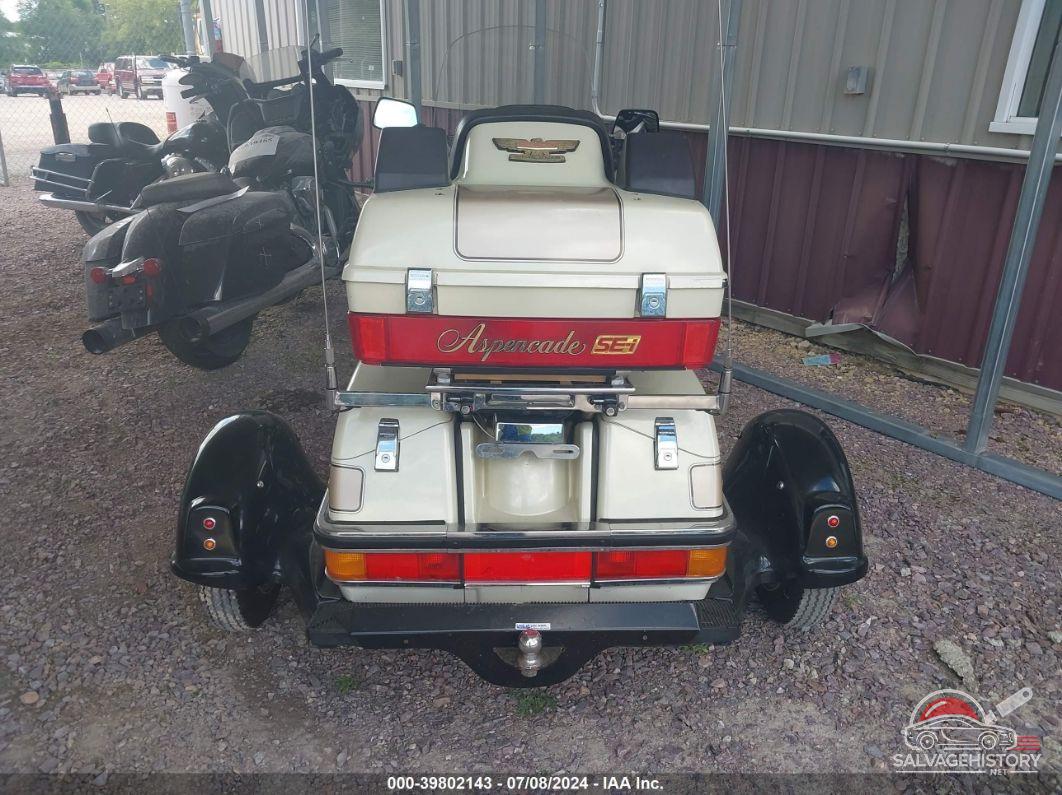 1HFSC1460GA220155 1986 HONDA GL12 photo no. 6