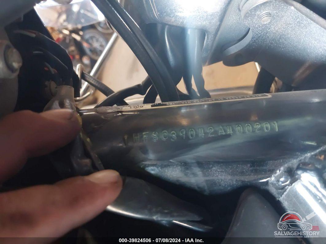 1HFSC39042A400201 2002 HONDA VT1100 photo no. 10