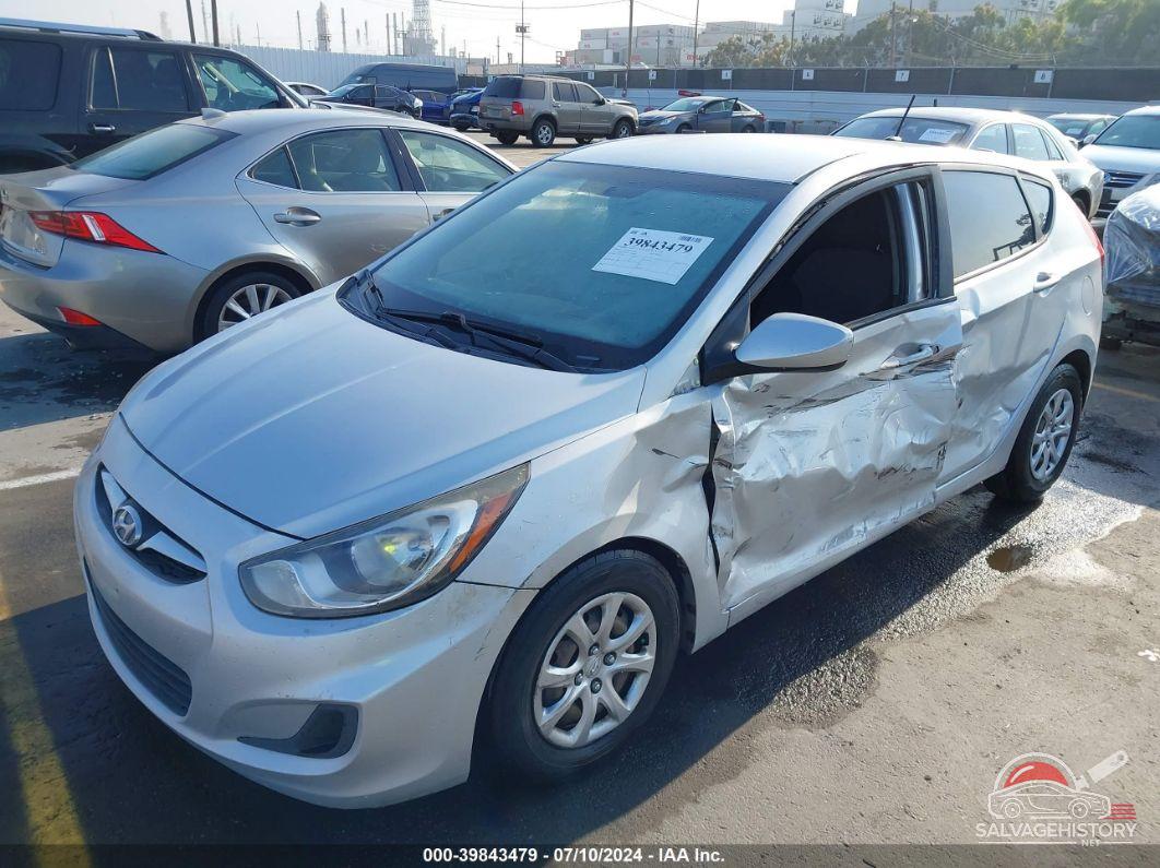 KMHCT5AE5DU114999 2016 HYUNDAI ACCENT photo no. 2