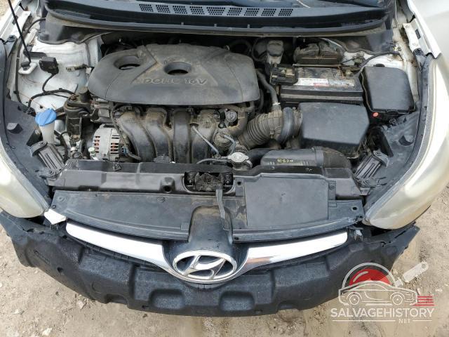 5NPDH4AE0GH721640 2016 HYUNDAI ELANTRA photo no. 11