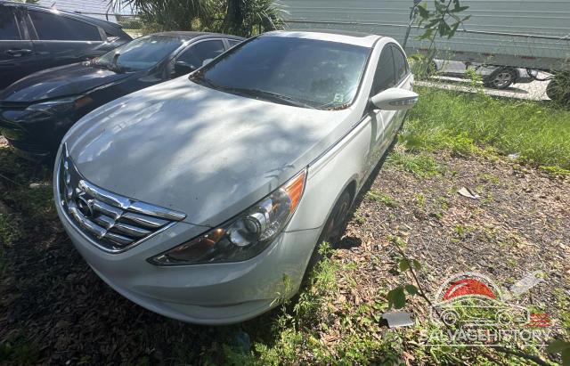 5NPEC4AB7BH237952 2011 HYUNDAI SONATA photo no. 2