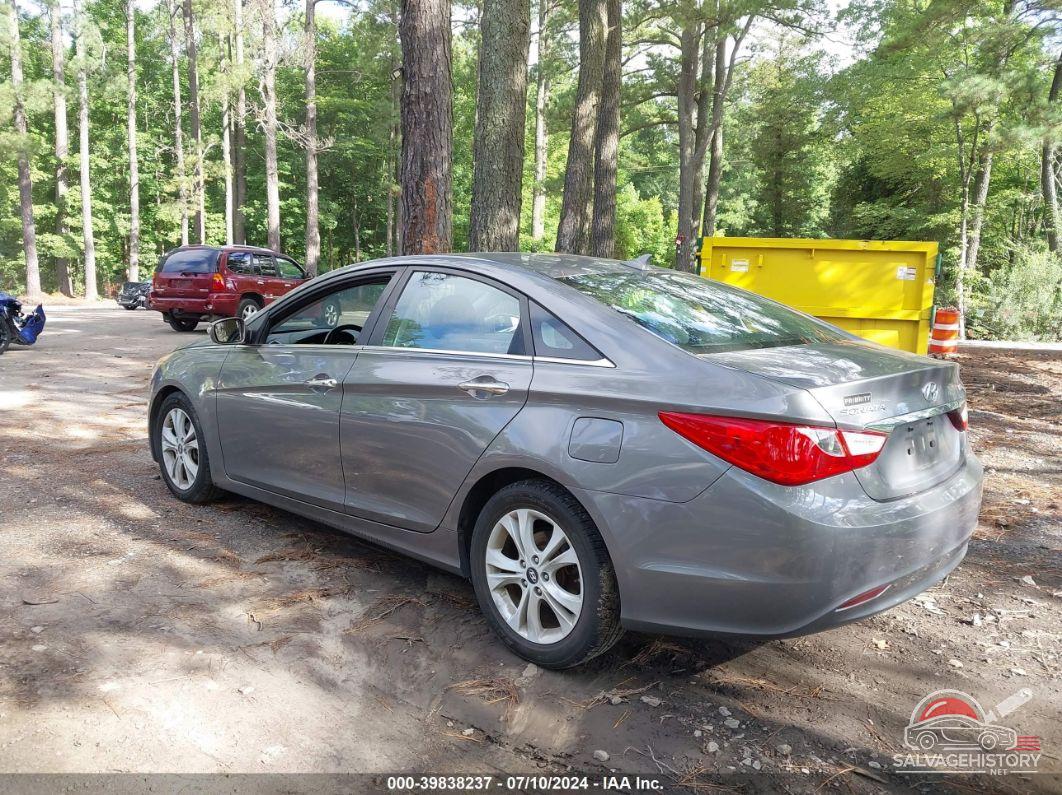 5NPEC4AC3BH028667 2011 HYUNDAI SONATA photo no. 3
