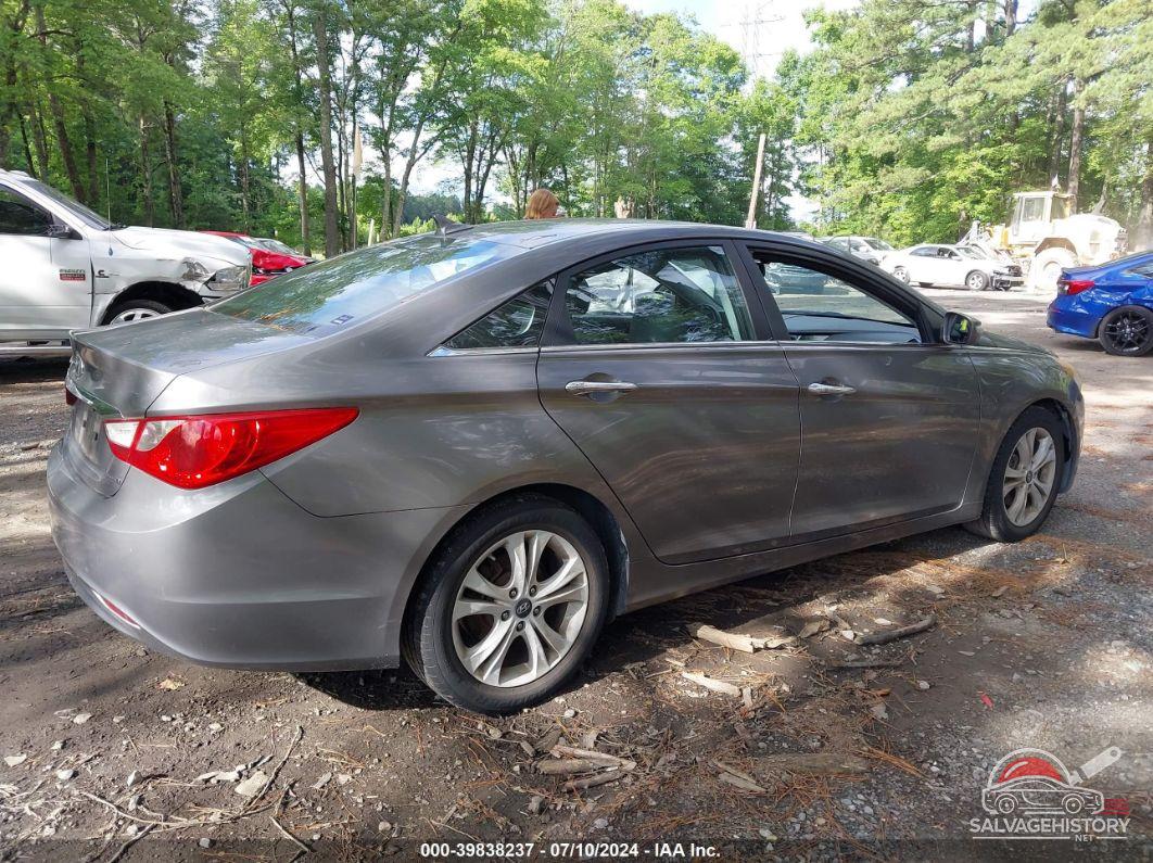 5NPEC4AC3BH028667 2011 HYUNDAI SONATA photo no. 4