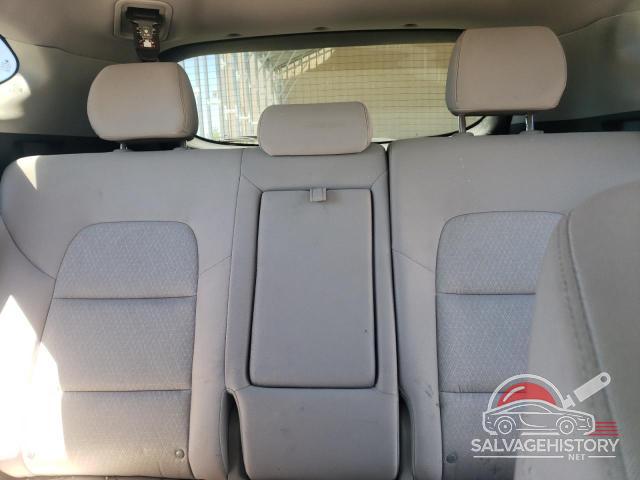 KM8J3CA43JU747189 2018 HYUNDAI TUCSON photo no. 10