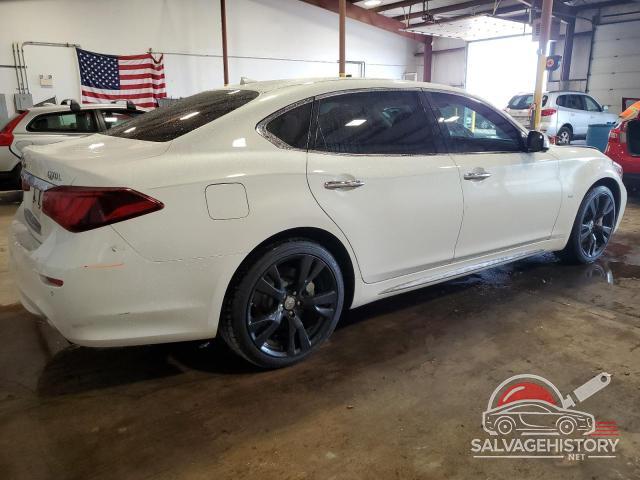 JN1AY1PR5FM180300 2015 INFINITI Q70 photo no. 3
