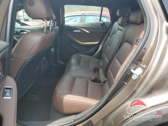 SJKCH5CR3JA041812 2018 INFINITI QX30 photo no. 10